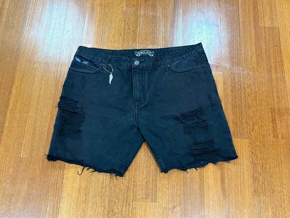 MENS DESTROYED SHORTS WITH KILLER FLAP POCKET IN BLACK WITH STUDS AND –